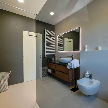 Modern And Stylish With Terrace *