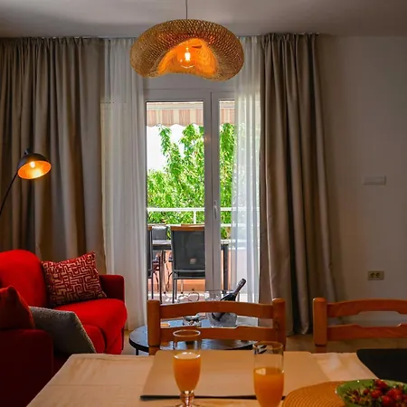 Modern And Stylish With Terrace *