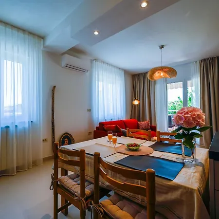 Modern And Stylish With Terrace Appartement