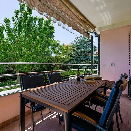 Modern And Stylish With Terrace